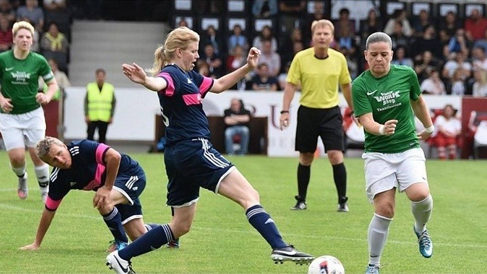 Die Spielerinnen des VfR Murrhardt (dunkle Trikots) müssen heute in Hall ran. F: Sellmaier