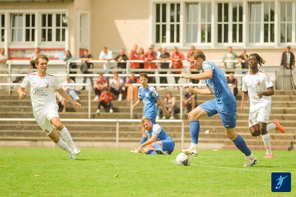 Hösel gewinnt gegen Bilk. Hösel gewinnt gegen Bilk.