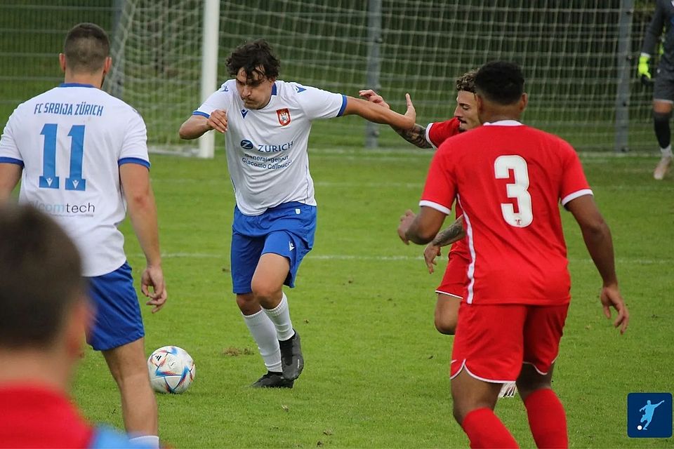 Wer hat den längeren Atem? In der 3.-Liga-Gruppe 3 haben Srbija (weiss) und Witikon die besten Karten im Aufstiegskampf. Wer hat den längeren Atem? In der 3.-Liga-Gruppe 3 haben Srbija (weiss) und Witikon die besten Karten im Aufstiegskampf.