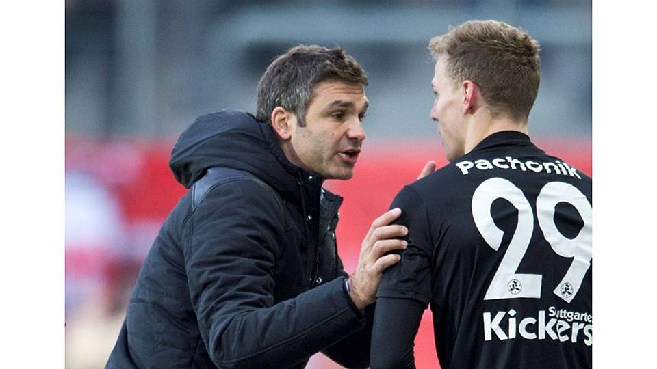 Hat das Halbfinale fest im Blick: Kickers-Trainer Tomislav Stipic (re., hier mit Tobias Pachonik) Foto: Baumann