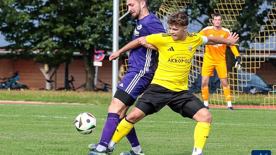 Dominik Zuka (rechts) hatte mit dem TSV Ottobeuren das Nachsehen, Moritz Notz gewann mit dem SV Lachen 2:1.