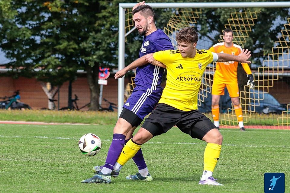 Dominik Zuka (rechts) hatte mit dem TSV Ottobeuren das Nachsehen, Moritz Notz gewann mit dem SV Lachen 2:1.