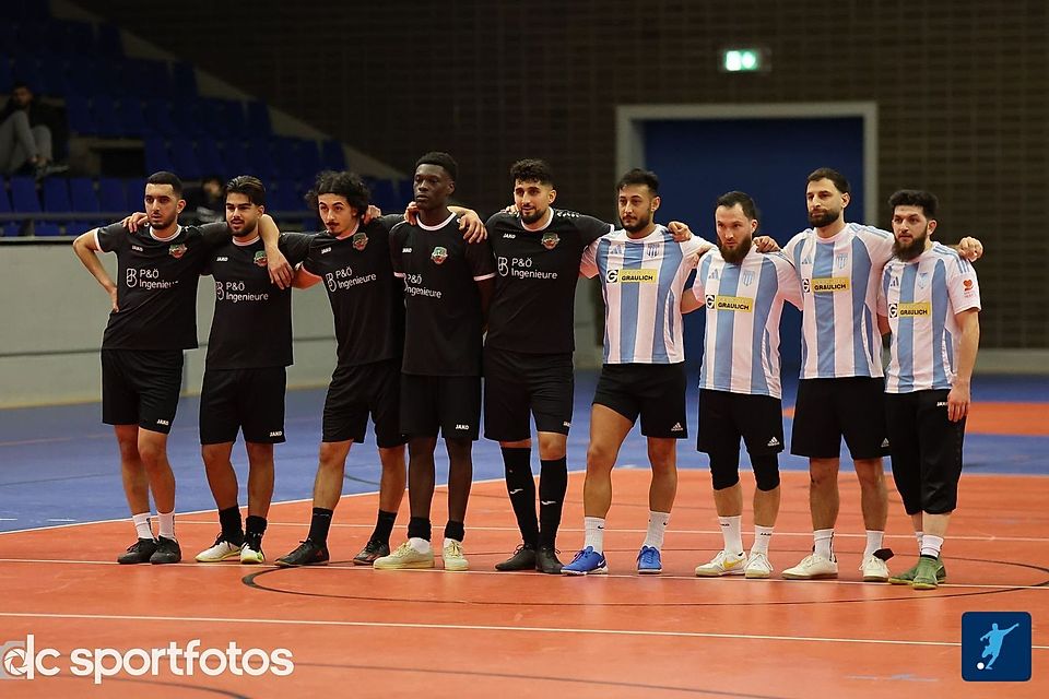 Die Rüsselsheimer Stadtmeisterschaft wurde vom Punkt zwischen dem SV Dersim (in schwarz) und dem A-Ligisten SV Flörsheim aus Main-Taunus entschieden.