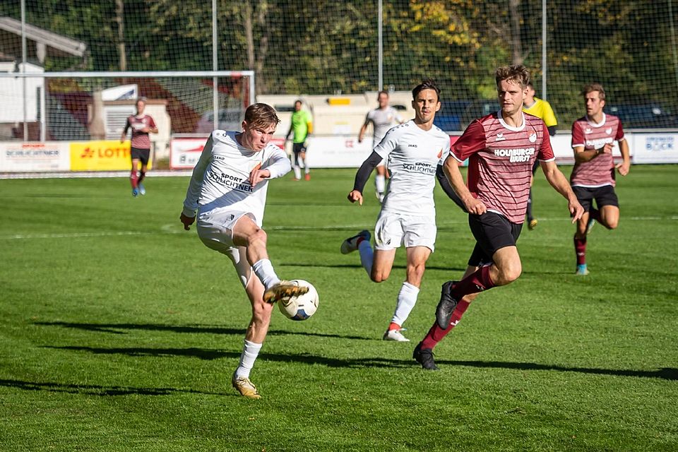Der FC Real Kreuth am Ball gegen den SV Miesbach.