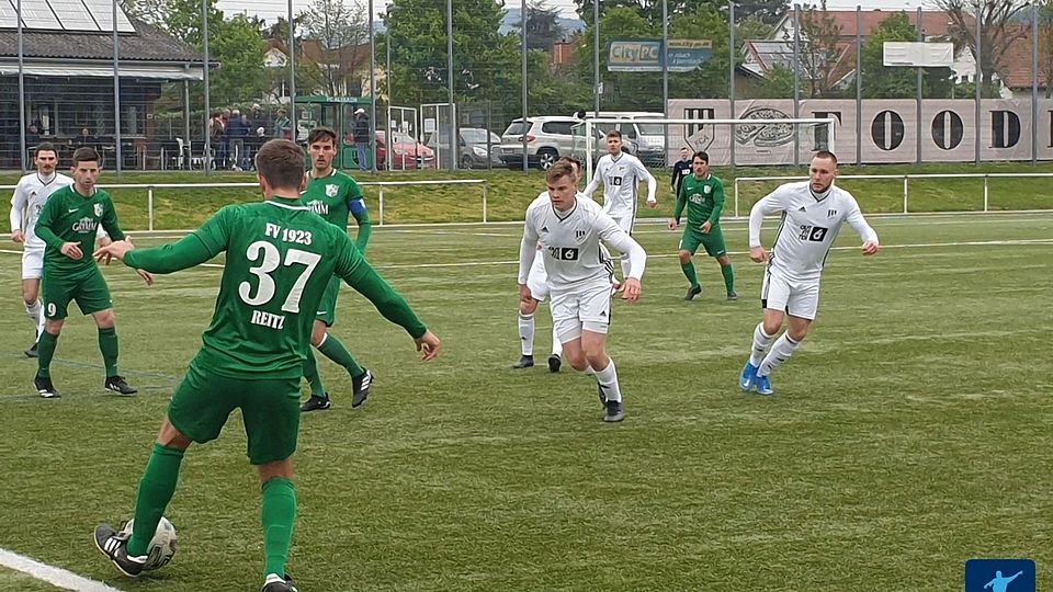 Es ist Derbyzeit in der Gruppenliga. Am Donnerstag trifft der FV Mümling-Grumbach (grün) im Nachholspiel auf den Konkurrenten TSV Hoechst.
