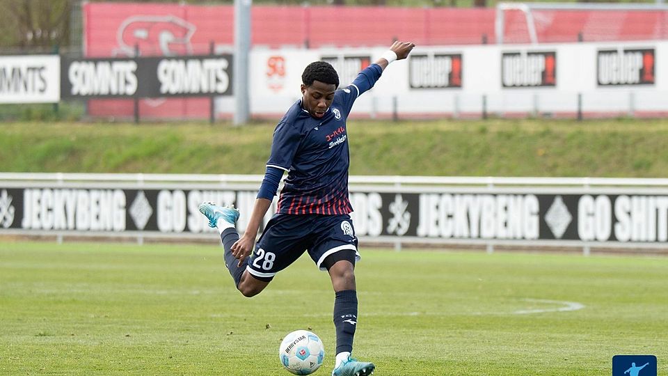 Wenn Exaurce Papela abzieht, besteht die Chance auf ein Traumtor.