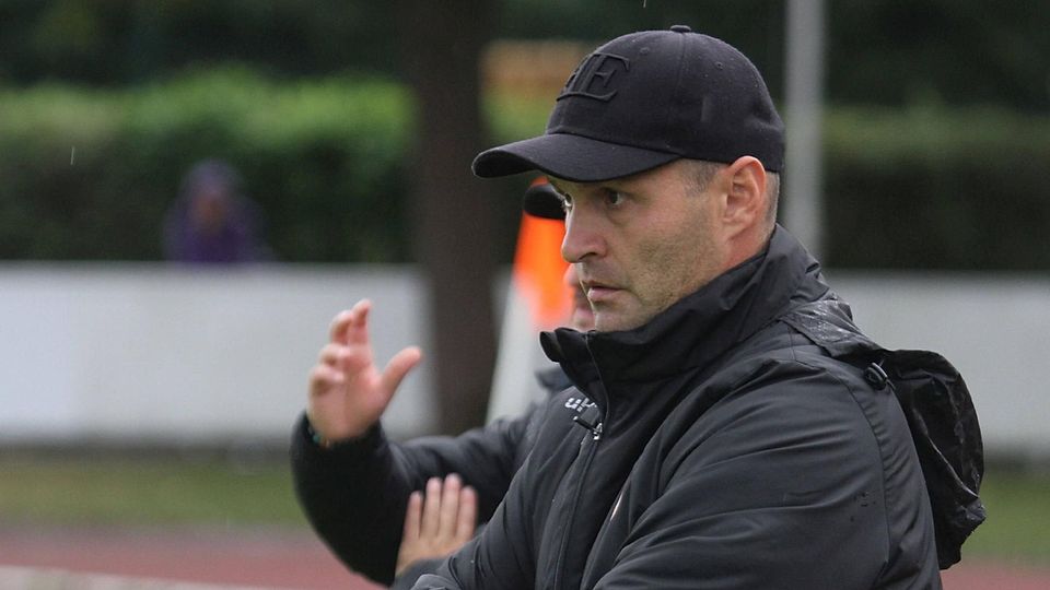 Bleibt sogar übers Saisonende hinaus: Orhan Akkurt, Trainer des TSV 1865.