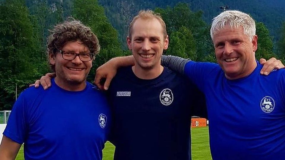 Bereit für den gemeinsamen Weg: Beim FC Rottach-Egern arbeitet (v.l.) Bernhard Gruber als neuer Trainer mit Sportlichem Leiter Leopold von Sigriz und Co-Trainer Stefan Neuhaus zusammen.