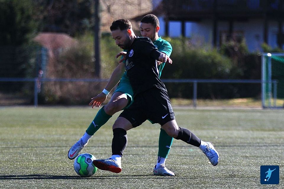 Malik Yerima (grün) erzielte gegen den TuS Altleiningen den Ehrentreffer für die Ingelheimer.
