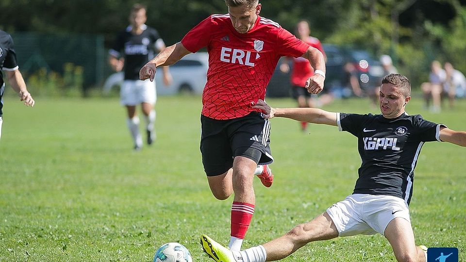 Der letzte Erfolg des SV Deggenau um Christian Heilmaier (li.) liegt schon etwas zurück. Am 4. Spieltag konnte man mit 3:0 bei der SG Saldenburg gewinnen.