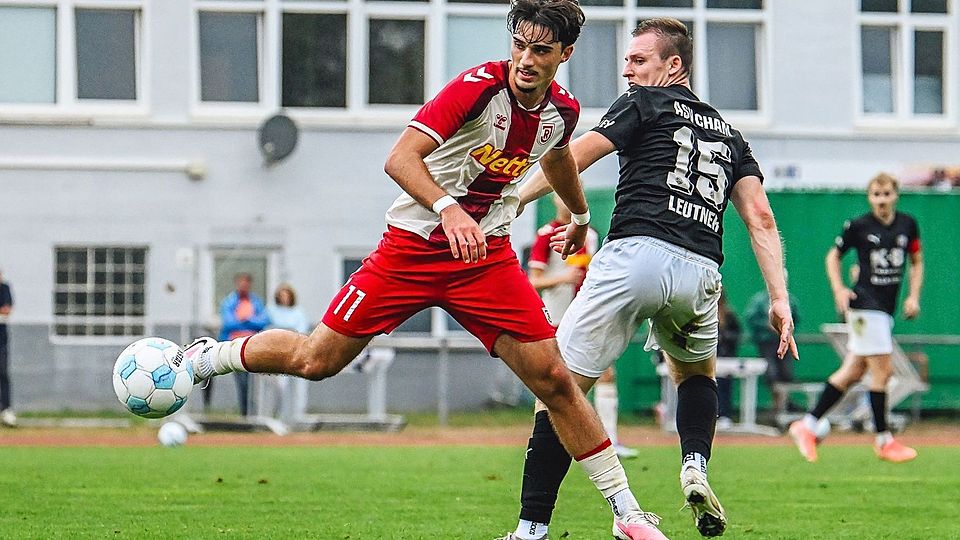 Angreifer Mubin Limkoski (links) und der SSV Jahn II peilen den zweiten Heimsieg der Saison an.