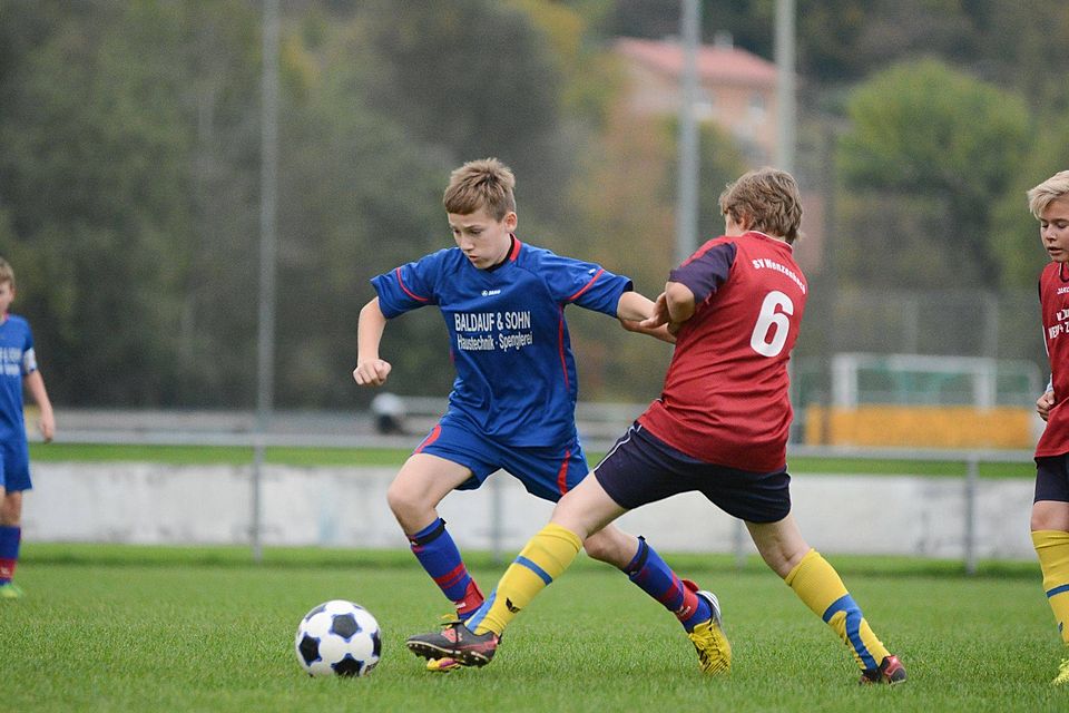 Die SG Painten (li.) kehrt nach einem 6:0-Kantersieg gegen den Sportclub zurück an die Tabellenspitze. F: Schneider