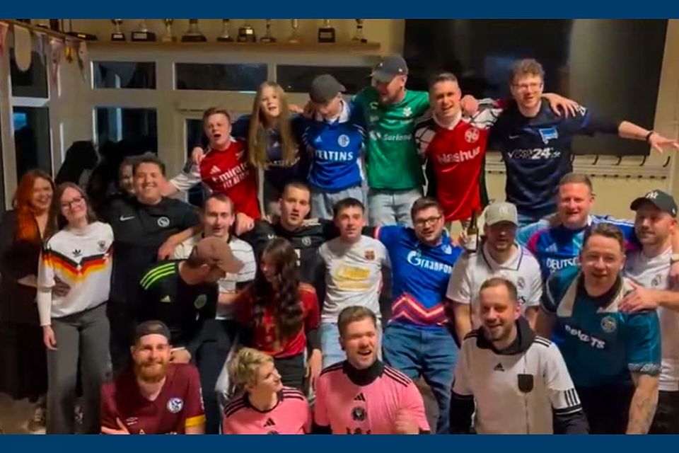 Schöne Grüße von der Weihnachtsfeier Schöne Grüße von der Weihnachtsfeier