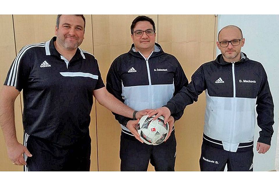 Das „Führungstrio“ der TSV-Fußballer: (von links) Abteilungsleiter Marcus Mendel, Trainer Ali Dabestani und sportlicher Leiter Damir Mackovic.  Foto: TSV Friedberg