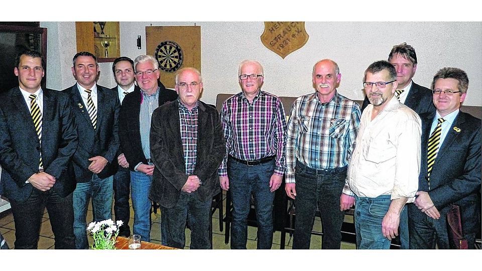 Im 95. Jahr seines Bestehens blickt man beim Vorstand vom RSV Hertha Strauch mit dem Vorsitzenden Heinz-Walter Breuer (2.v.l.) und den Jubilaren Manfred Werner, Helmut Greuel sowie Walter und Ulrich Koll optimistisch in die Zukunft. Foto: K.-H. Hoffmann