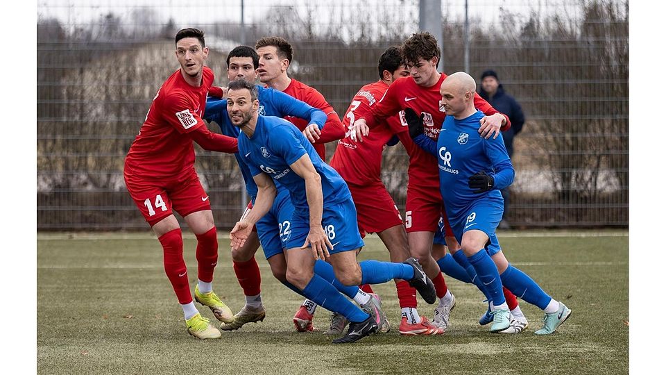 FB Test Forstinning (rot)  von links Omer Berbic ,  Nico Weismor , Victor Bezerra do Nascimento , Hauke Knobloch vs Kirchheim