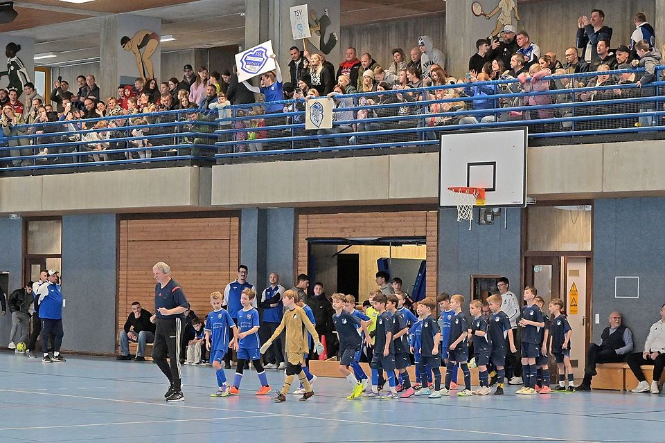 Der Einmarsch vor dem E-Jugend-Finale