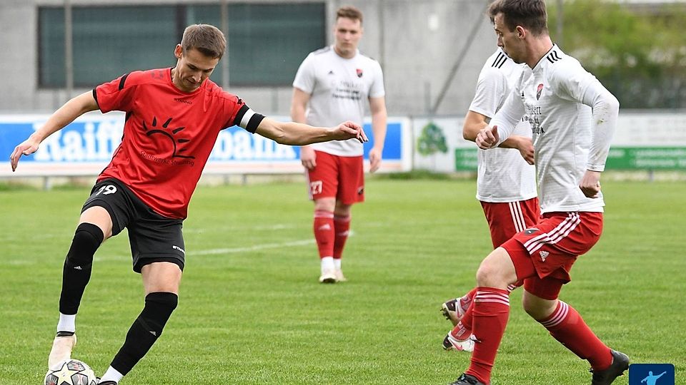 Robert Schinnerl (li.) hat den VfB Straubing verlassen 