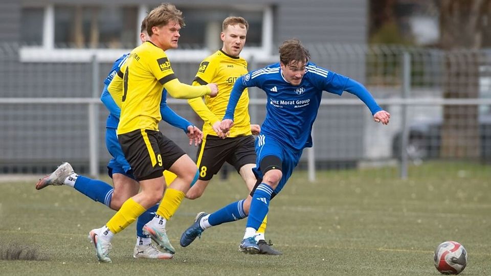 Janis Haasler (rechts) brachte den FC Neustadt in Singen in Führung.
