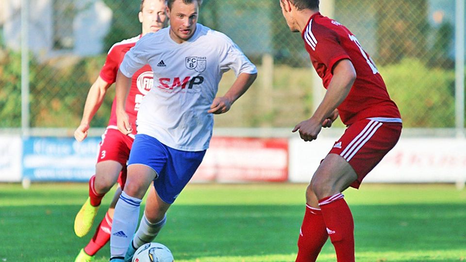 In Auggen war Florian Ries (am Ball) noch leer ausgegangen, gegen Solvay traf er gleich dreimal. | Foto: Jutta Geiger