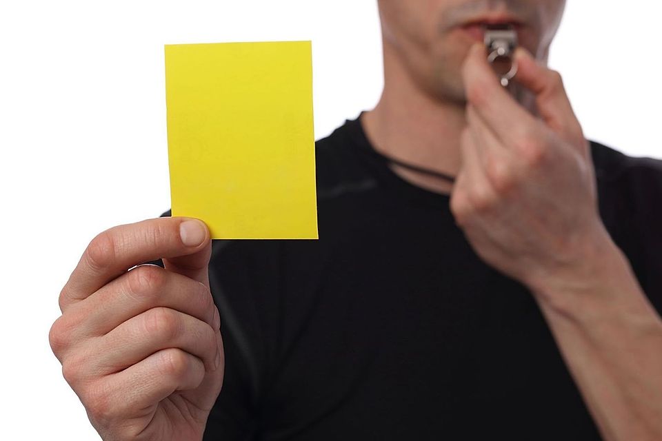 Wer zu wenige Schiedsrichter stellt, muss Strafen an den Verband bezahlen.