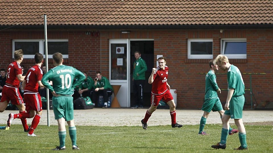 Jubel nach dem Treffer zum 4:1: Emslages Patrick Grote. F: Lars Schröer