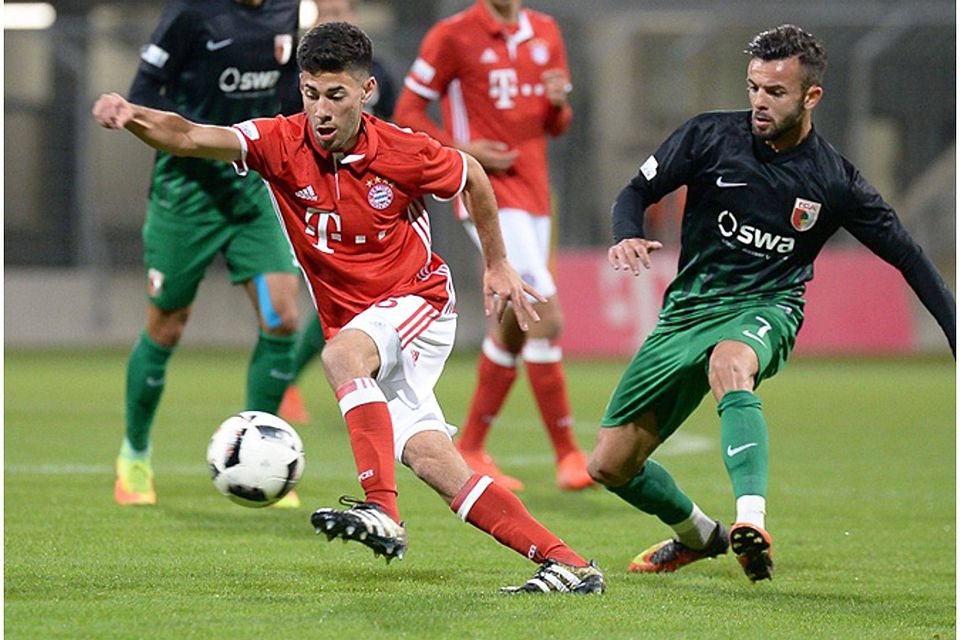 Kein Durchkommen für die FCB-Amateure um Erdal Öztürk (mi.) gegen den FCA II. F: Leifer