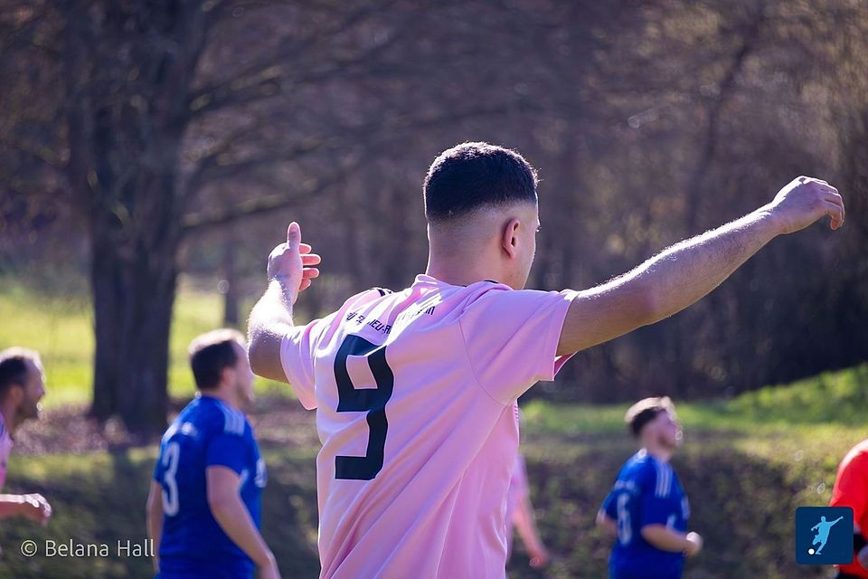 Die SG Fürfeld/Neu-Bamberg/Wöllstein II (hier im Bild: Abdul Malek Senucci) kam in den Schlussminuten gar nicht mehr aus dem Jubeln heraus. 