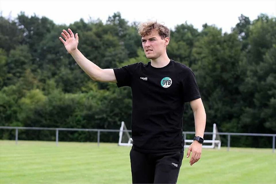 Coach Oliver Stutzky (VfB Lübeck II) fand die richtigen Mittel und Worte in der Halbzeitpause. Coach Oliver Stutzky (VfB Lübeck II) fand die richtigen Mittel und Worte in der Halbzeitpause.
