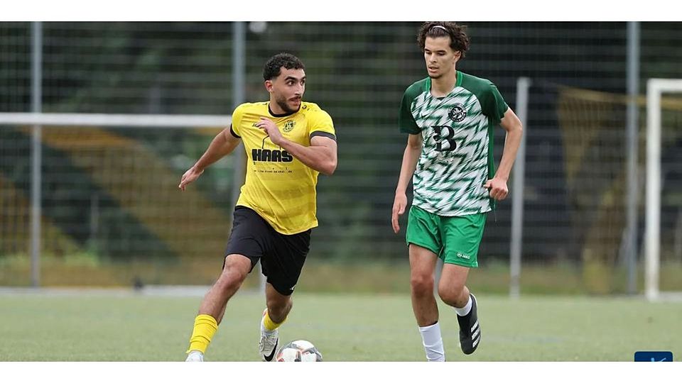 Zakaria El Ouasdi (links) hat in der Hinrunde 24/25 mit dem schönsten seiner dreizehn Saisontreffer für Opel Rüsselsheim das „Fußball-live-Tor des Jahres“ erzielt.
