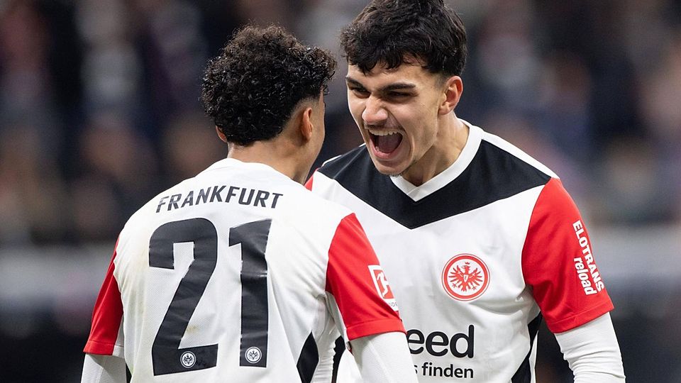 Nathaniel Brown (l.) und Can Uzun kommen beide aus der Oberpfalz – und starten derzeit bei Eintracht Frankfurt so richtig durch.