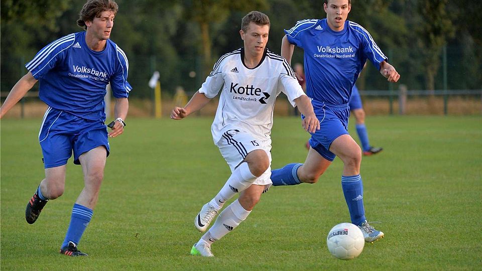 Ein Youngster wird auf Lage schmerzlich vermisst: der erst 17-jährige Jan Sedlik (in Weiß). Foto: Rolf Kamper