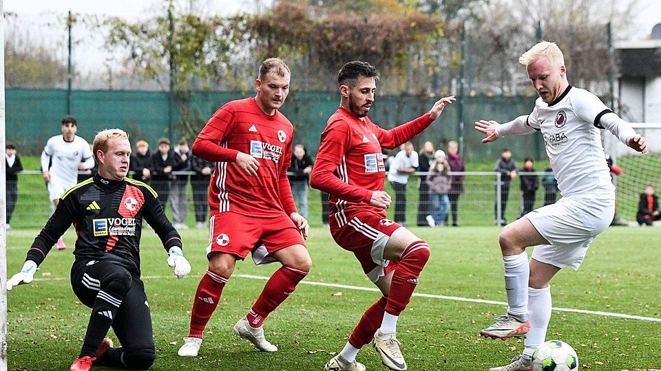 Birkesdorf (in Weiß) und Lendersdorf (auf unserem Foto im direkten Duell) leisteten sich am Wochenende gegenseitig Schützenhilfe.
