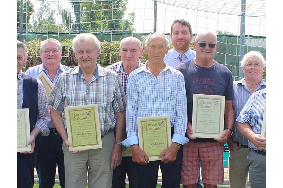 Die Gründungsmitglieder konnten zum 60-jährigen FSV-Jubiläum geehrt werden.  Fabian Holzner
