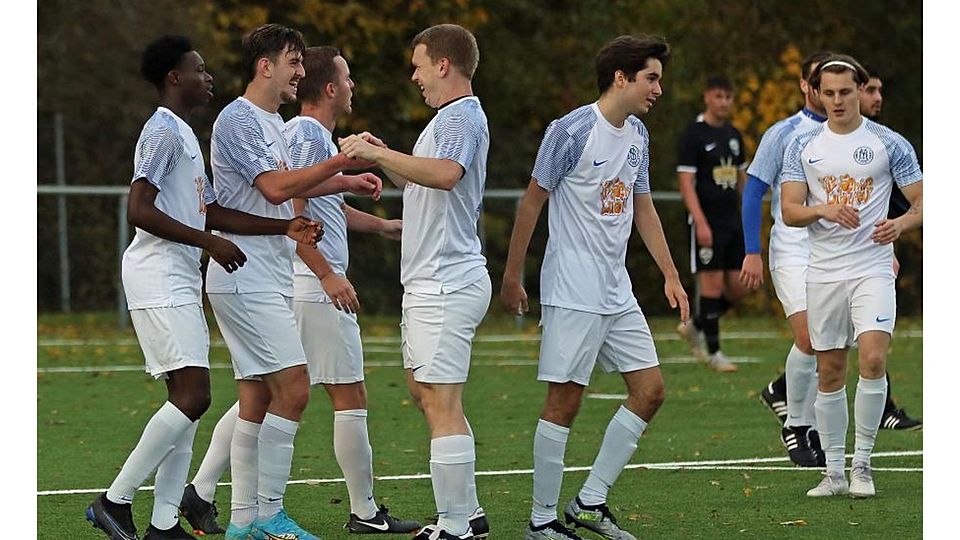 Allen Grund zum Jubeln: Die Mannschaft des SV Horchheim spielt bislang eine starke Saison und macht sich berechtigte Aufstiegshoffnungen.