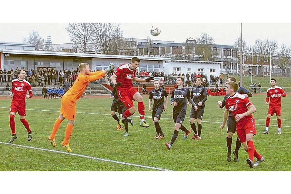 MIt 5:0 hat der TSV Ilshofen (rote Trikots) am vergangenen Wochenende den TSV Eltingen vom Platz gefegt.