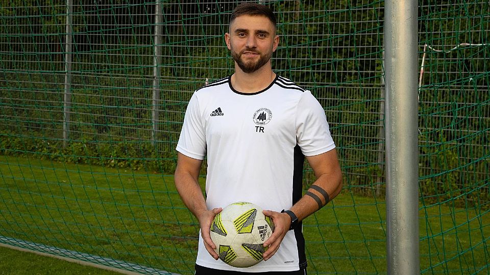 Das runde Leder bestimmt zu einem ordentlichen Teil das Leben von Alem Besirevic (30). Er trainiert die U23 des TSV Neuried und kickt selbst noch in der Kreisliga beim FC Bosna u Hercegovina München.