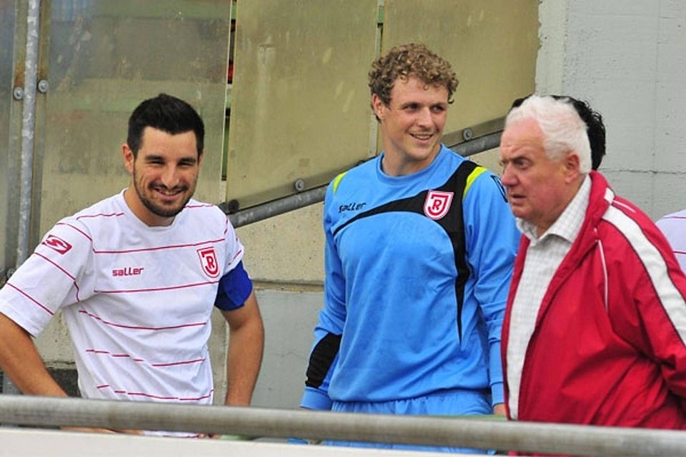 Heitere Mienen vorm Anpfiff gegen Affing: Mit Christian Bauer (v.li.), Armin Pillmeier und Patrick Hofmeister (verdeckt) standen in der Startformation bereits drei Nicht-U23-Spieler auf dem Feld. F