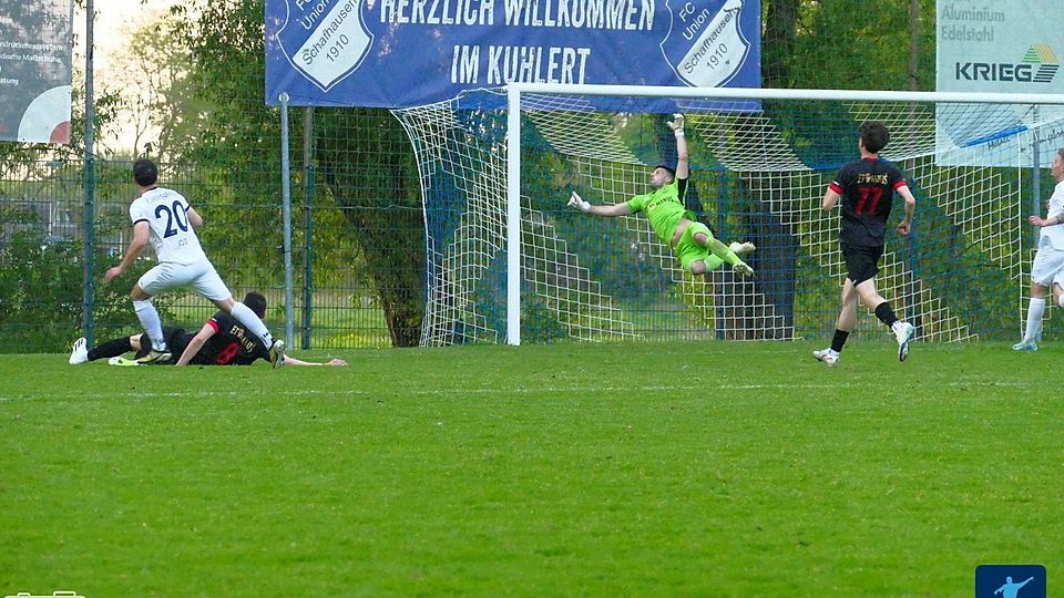 Dominique Mittenzwei im Porzer Tor konnte sich mehrfach auszeichnen.