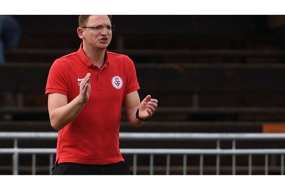 Heißblütig an der Seitenlinie: "Spieli"-Coach Stefan Steiner wurde in Fürth auf die Tribüne verwiesen.  F: Zink