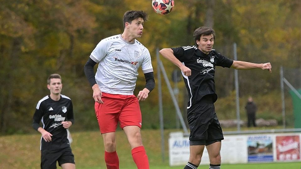 Obertraubling (in weiß) behielt klar die Oberhand über Wörth.