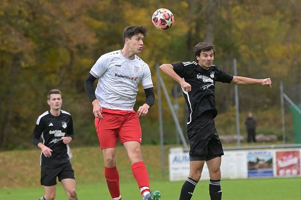 Obertraubling (in weiß) behielt klar die Oberhand über Wörth.