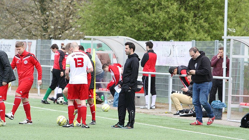 Kapitän Max Wöhler (Nr. 13) wird den Verein verlassen, Trainer Stefan Zeisberg (Mitte) hört aus Zeitgründen auf und der sportliche Leiter Thomas Viehöfer (r.) sucht noch einen Trainer.