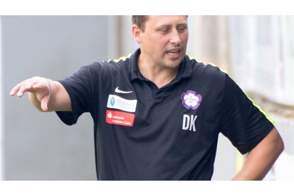 Enttäuscht vom Abwehrverhalten seiner Mannschaft: Nöttingens Trainer Dubravko Kolinger.