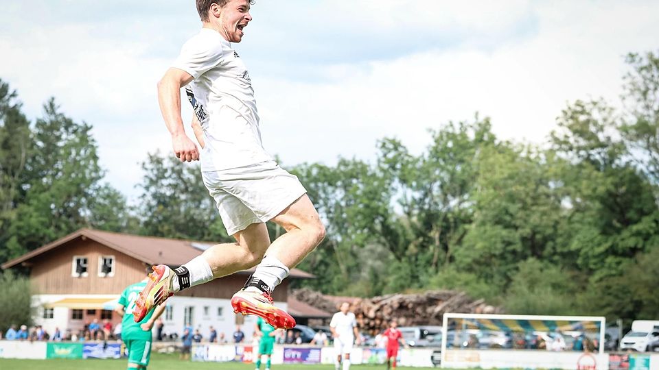 Saisonsieg Nummer eins: FCKS-Spieler macht mit seinem Treffer zum 3:1 über den 1. FC Penzberg II alles klar.