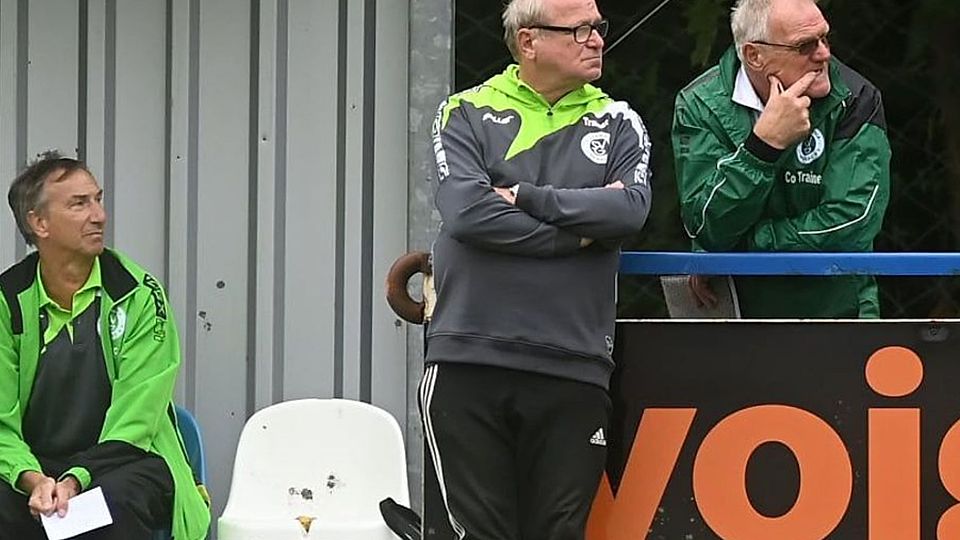 Horst "Ede" Grohmann (Mitte, Foto aus seiner Zeit beim SV Ilmenau) wurde nach nur 5 Pflichtspielen beim FSV Sömmerda entlassen 