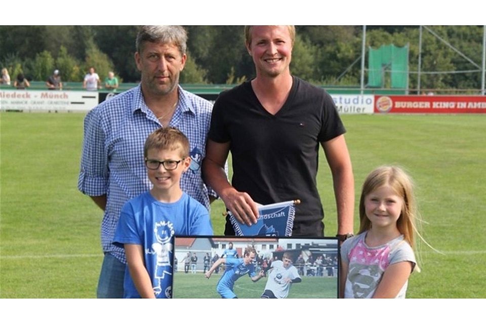 FV-Vorsitzender Robert Liermann mit Dominik Stubenvoll und seinem Neffe Lukas sowie seiner Nichte Sandra  Foto: ama