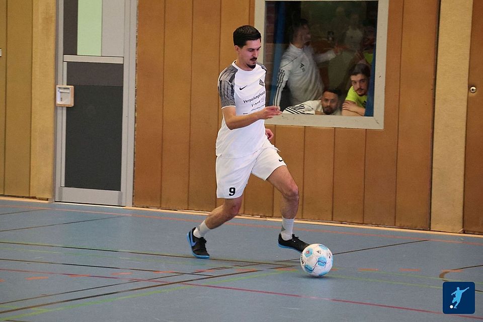 Oguz Ayan und die HSG starten am Mittwoch in der Halle.