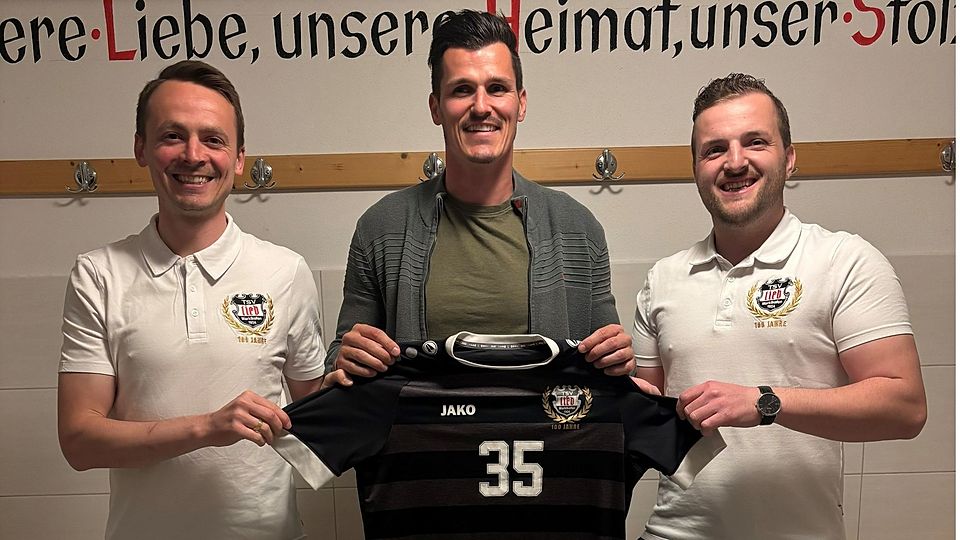 Christian Tippelt (Bildmitte) übernimmt den TSV Marklkofen
