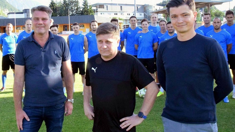 FCK-Präsident Hannes Rauch (li.) begrüßt Wolfgang Schellenberg (mi.) im Beisein von Ex-Coach Ognjen Zaric (re.).